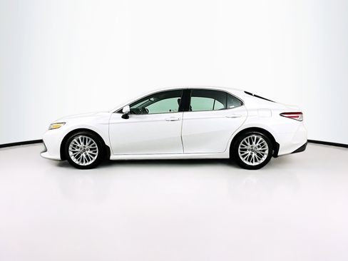 Used 2018 Toyota Camry XLE image 4