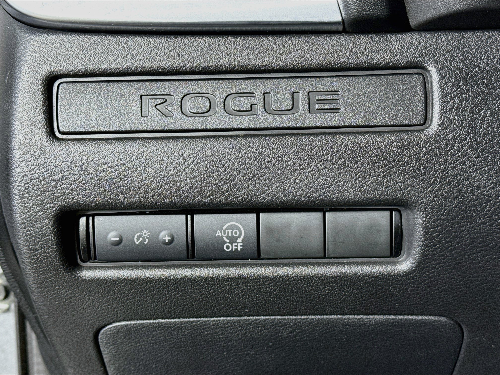 Used 2023 Nissan Rogue S AWD/4WD image 10