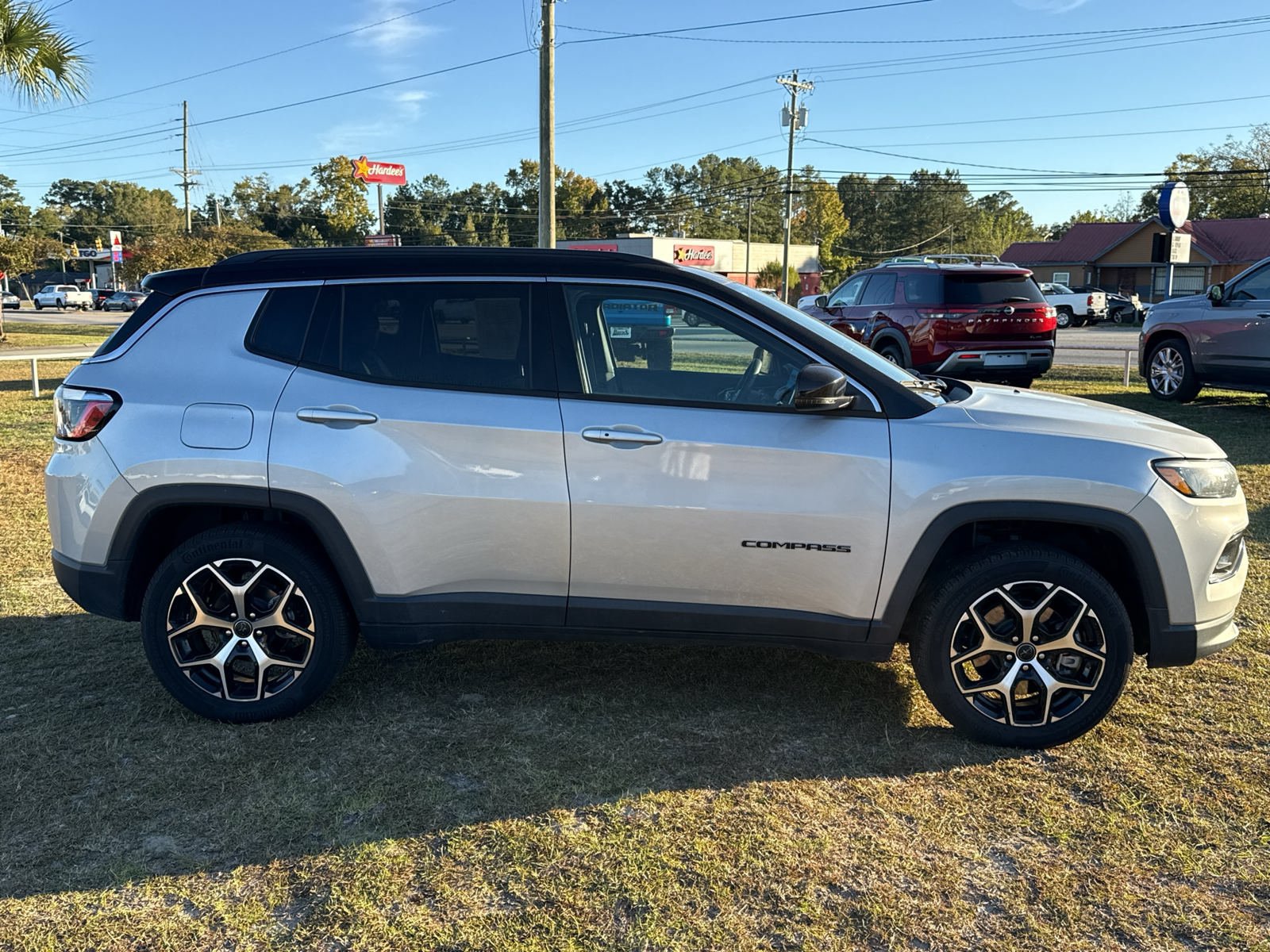Used 2025 Jeep Compass Limited AWD/4WD image 8