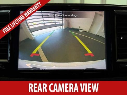 Used 2024 Chrysler Pacifica Limited FWD image 15