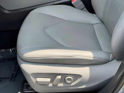 Used 2024 Toyota Highlander Limited AWD/4WD image 34