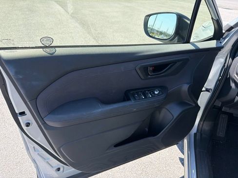 Certified 2025 Subaru Forester Premium AWD/4WD image 22