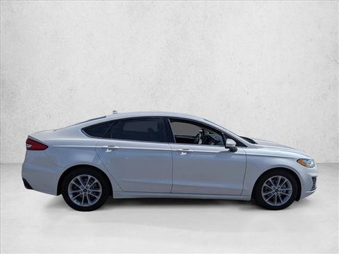 Used 2019 Ford Fusion SE FWD image 4