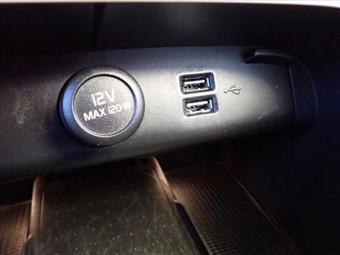 Used 2020 Volvo XC40 T5 Inscription image 17