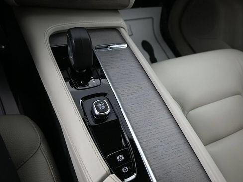 Used 2025 Volvo XC90 B5 Plus w/ Protection Package AWD/4WD image 22