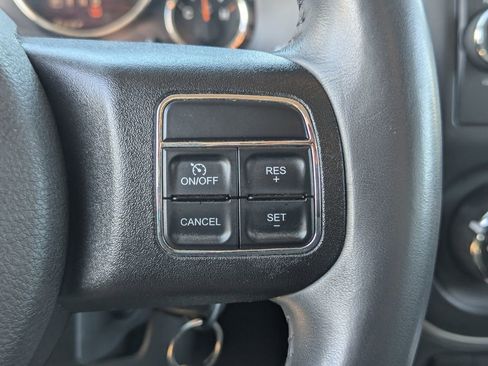 Used 2014 Jeep Compass Latitude image 19