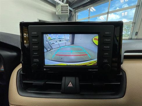 Used 2021 Toyota RAV4 LE FWD image 16
