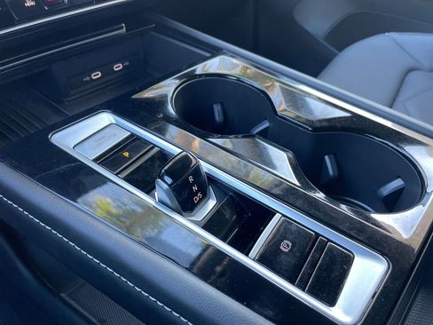 Used 2025 Volkswagen Atlas SE image 42