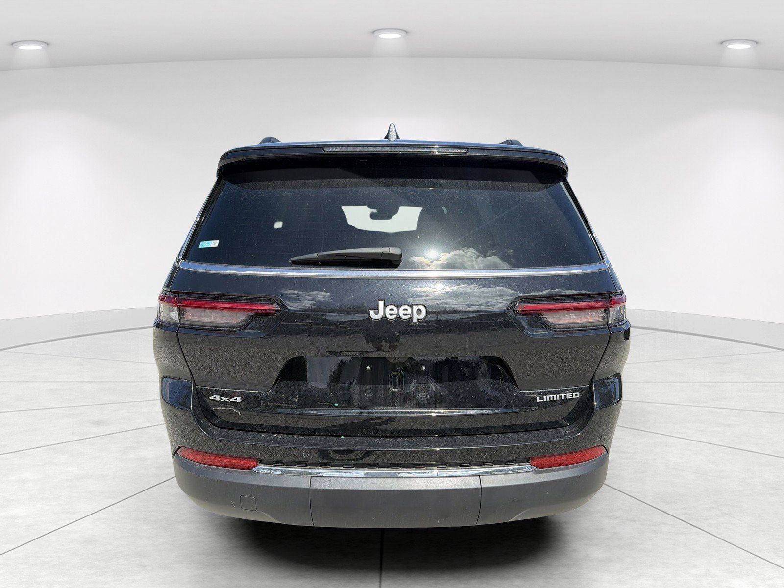 Used 2025 Jeep Grand Cherokee L Limited w/ Trailer Tow Package AWD/4WD image 5
