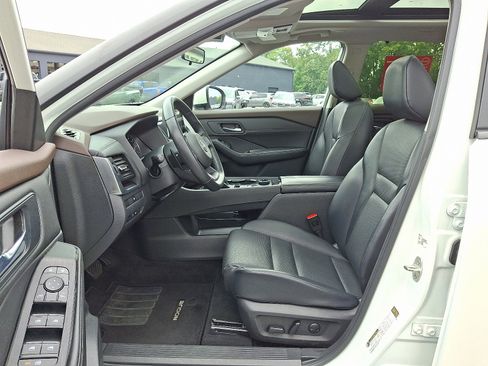 Certified 2023 Nissan Rogue SV w/ SV Premium B Package image 15