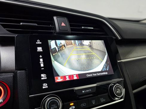 Used 2017 Toyota Camry SE FWD image 18