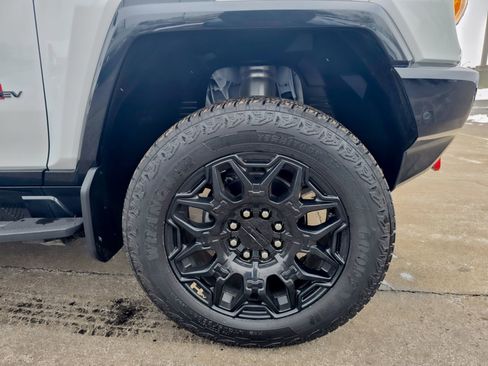 Used 2024 GMC Hummer EV 2X w/ LPO, Illumination Package image 33