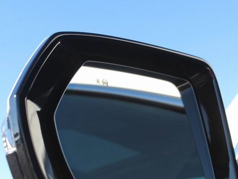 Used 2023 Cadillac Escalade Premium Luxury image 15