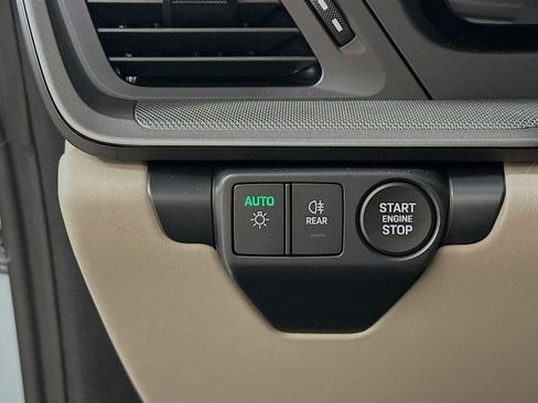 Certified 2025 Porsche 911 Carrera image 13