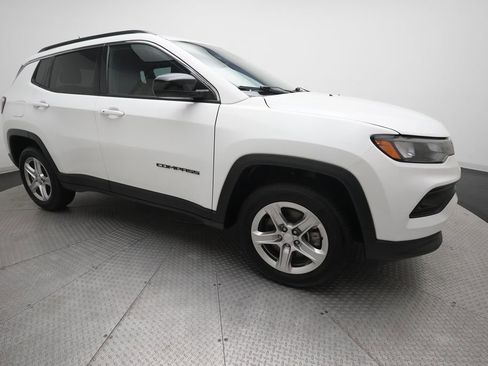 Used 2024 Jeep Compass Latitude AWD/4WD image 35