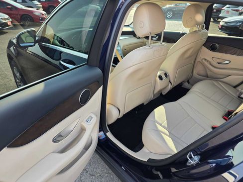 Used 2019 Mercedes-Benz GLC 300 4MATIC image 16