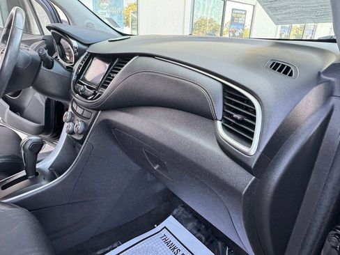 Used 2020 Chevrolet Trax LT w/ LT Convenience Package FWD image 22