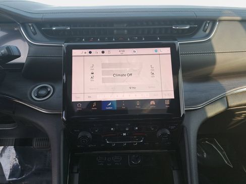 Used 2023 Jeep Grand Cherokee Overland image 22