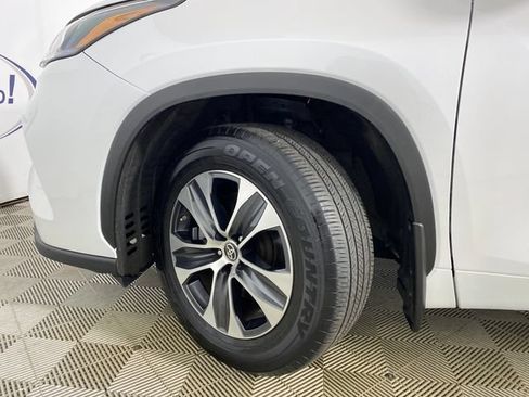 Certified 2024 Toyota Highlander XLE AWD/4WD image 26