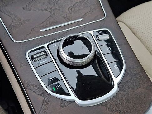 Used 2019 Mercedes-Benz GLC 300 4MATIC image 21