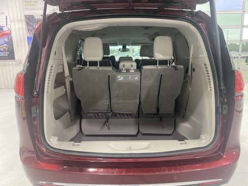 Used 2017 Chrysler Pacifica Touring-L Plus FWD image 15