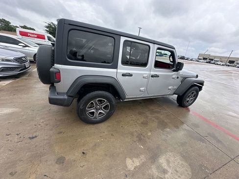 Used 2018 Jeep Wrangler Unlimited Sport S AWD/4WD image 3
