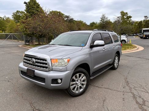 Used 2010 Toyota Sequoia Limited AWD/4WD image 2