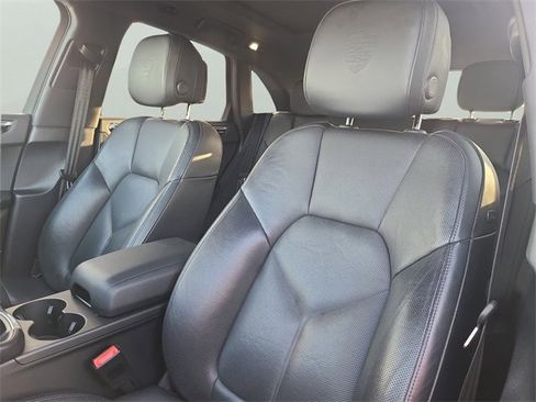 Used 2023 Porsche Macan Turbo image 17