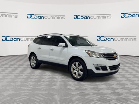 Used 2016 Chevrolet Traverse LT w/ Style and Technology Package FWD image 2
