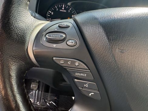 Used 2020 Nissan Pathfinder SV image 20