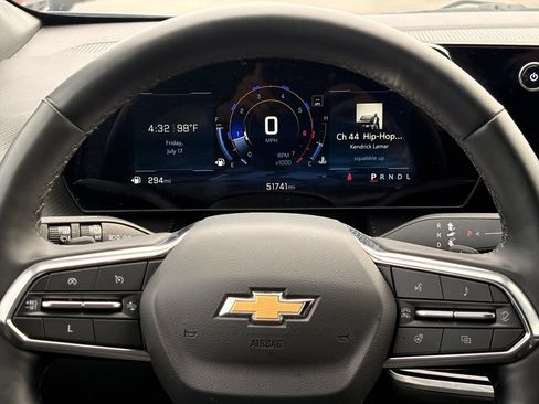 Used 2025 Chevrolet Equinox LT w/ Safety and Technology Package FWD image 15