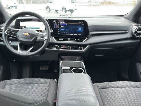 Used 2025 Chevrolet Equinox LT image 17