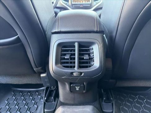 Used 2018 Jeep Cherokee Latitude Plus w/ Comfort/Convenience Group AWD/4WD image 24
