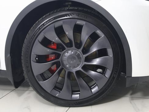 Used 2022 Tesla Model Y Performance image 16