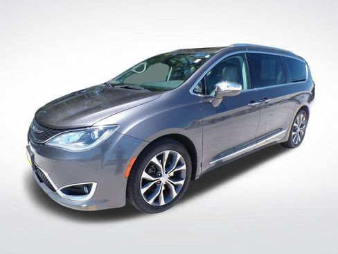 Used 2017 Chrysler Pacifica Limited FWD image 2