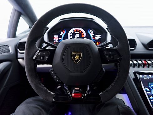 Used 2023 Lamborghini Huracan EVO image 60