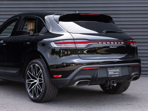 Certified 2025 Porsche Macan AWD/4WD image 11
