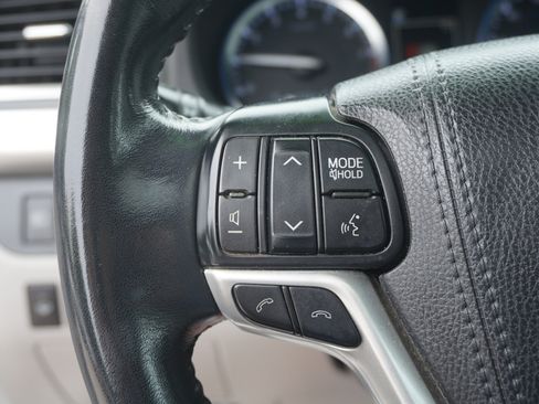 Used 2017 Toyota Highlander XLE AWD/4WD image 19