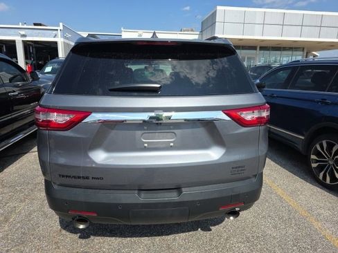 Used 2021 Chevrolet Traverse LT w/ LPO, Black Accent Package image 3
