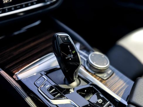 Used 2021 BMW 530i w/ M Sport Package RWD image 20