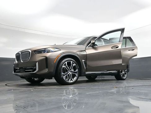 Used 2025 BMW X5 xDrive50e w/ Executive Package image 43