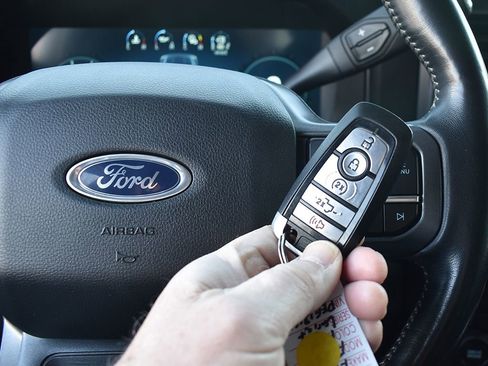 Used 2023 Ford F250 Lariat w/ Chrome Package image 12