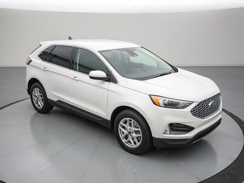Certified 2024 Ford Edge SEL w/ Convenience Package AWD/4WD image 2