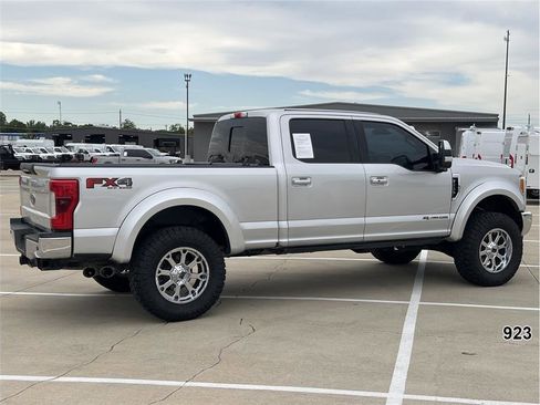 Used 2017 Ford F250 Lariat w/ Lariat Ultimate Package AWD/4WD image 2