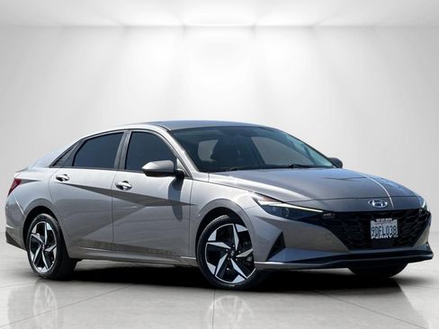 Used 2023 Hyundai Elantra SEL w/ Convenience Package FWD image 1