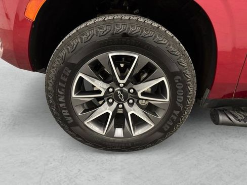 Used 2024 Chevrolet Tahoe Z71 w/ Luxury Package image 23