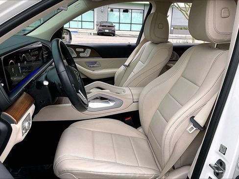 Used 2023 Mercedes-Benz GLS 450 4MATIC image 10