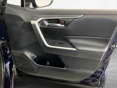 Used 2021 Toyota RAV4 XLE Premium image 28