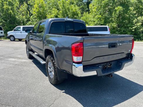 Used 2017 Toyota Tacoma SR5 RWD image 27