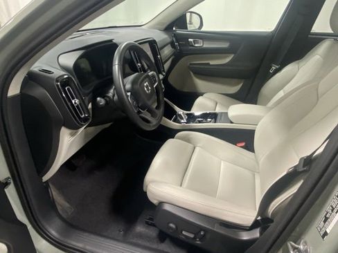 Certified 2025 Volvo XC40 B5 Ultra image 10